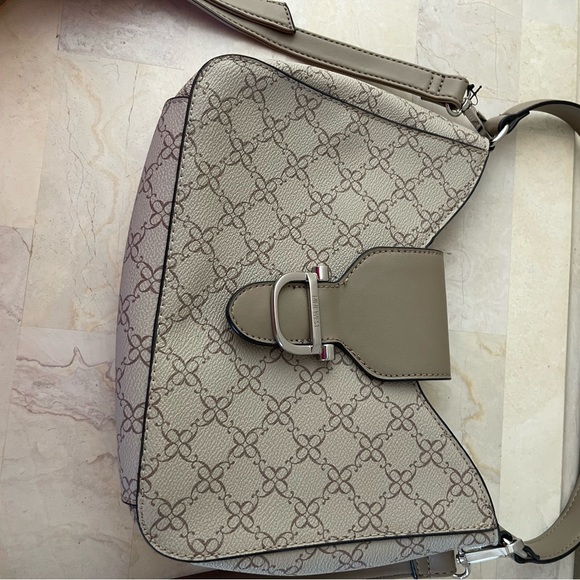 Elegant Nine West Taupe Crossbody in Signature NW LOGO Like New! - Picture 14 of 14
